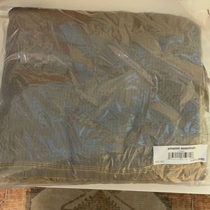 Reversible poncho/shawl. Grey/yellow